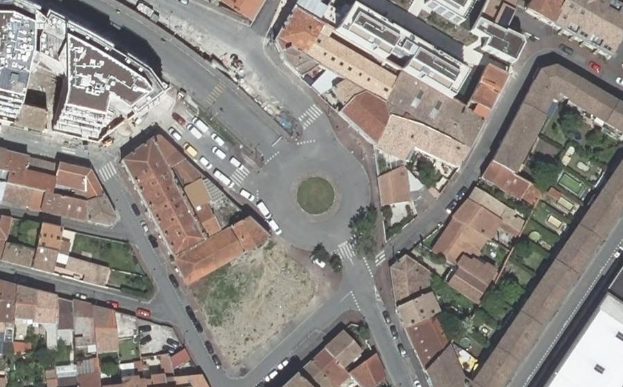 Vue aérienne du Rond-point anonyme n°26422600