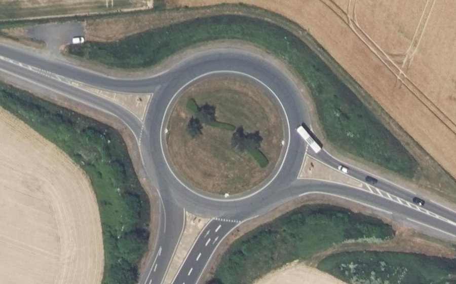 Vue aérienne du Rond-point anonyme n°26422942