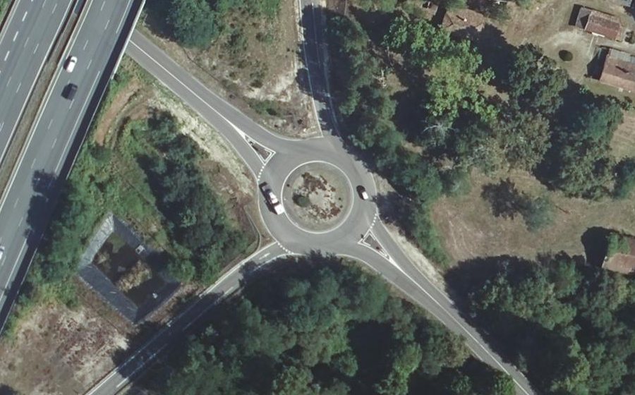 Vue aérienne du Rond-point anonyme n°26424728