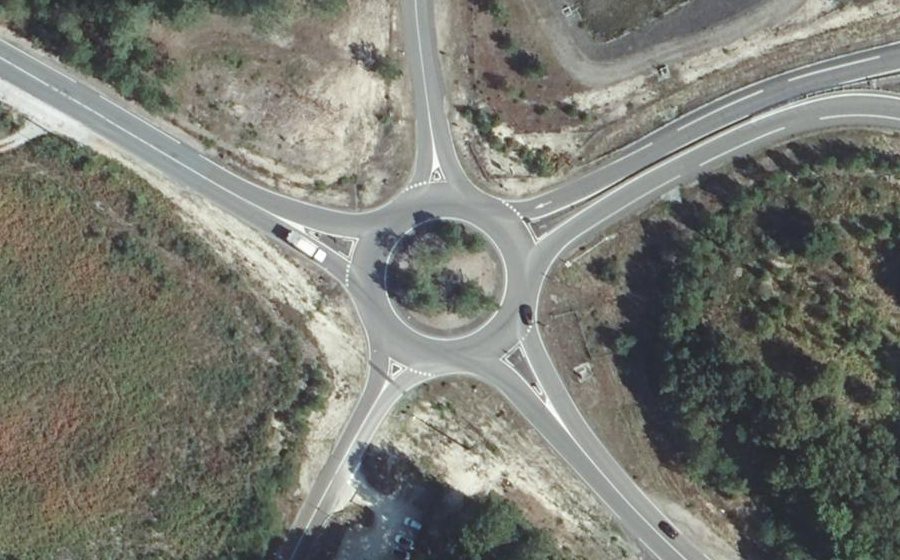 Vue aérienne du Rond-point anonyme n°26424796