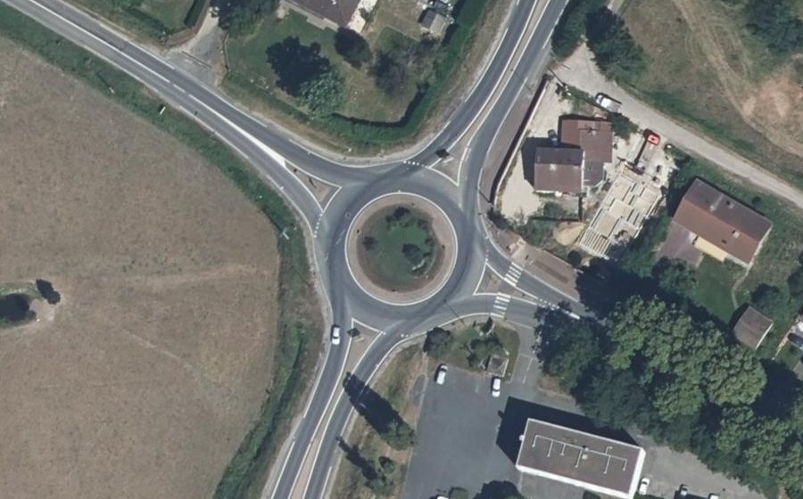 Vue aérienne du Rond-point anonyme n°26427032