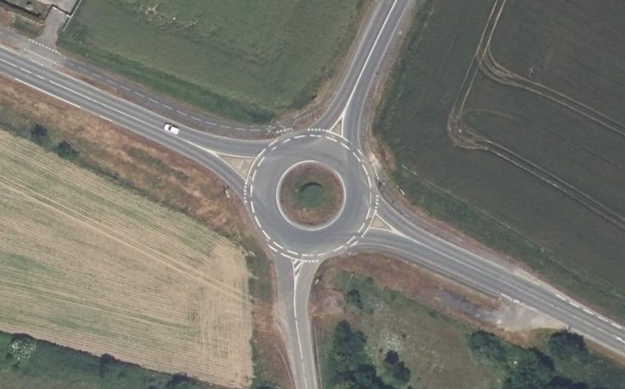 Vue aérienne du Rond-point anonyme n°26430489