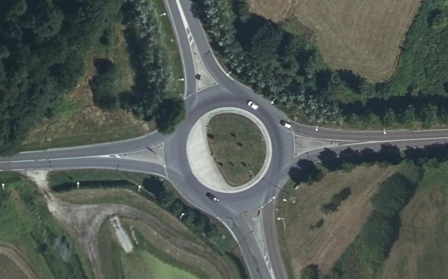 Vue aérienne du Rond-point anonyme n°26431442