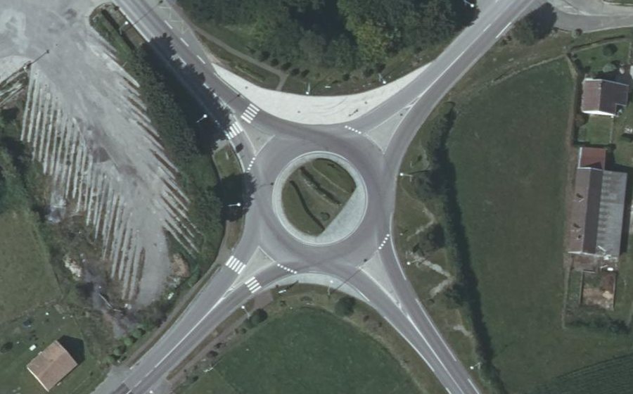 Vue aérienne du Rond-point anonyme n°26431602