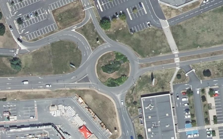 Vue aérienne du Rond-point anonyme n°26431739