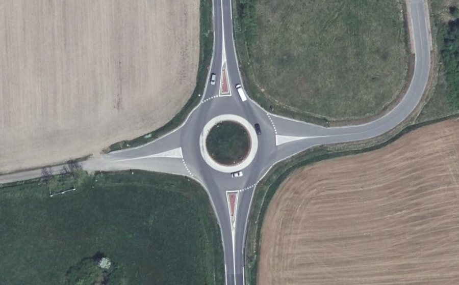 Vue aérienne du Rond-point anonyme n°264441065