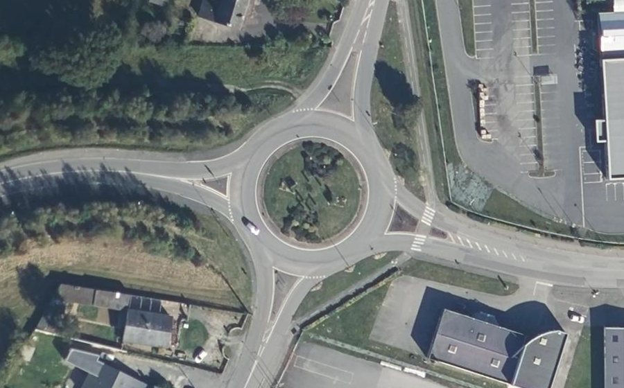 Vue aérienne du Rond-point anonyme n°26444529