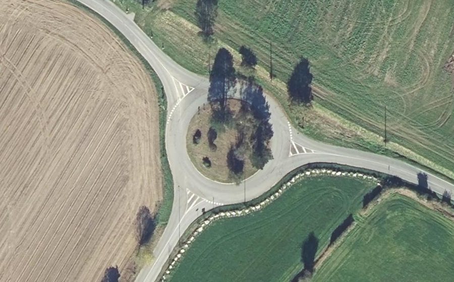 Vue aérienne du Rond-point anonyme n°26444543