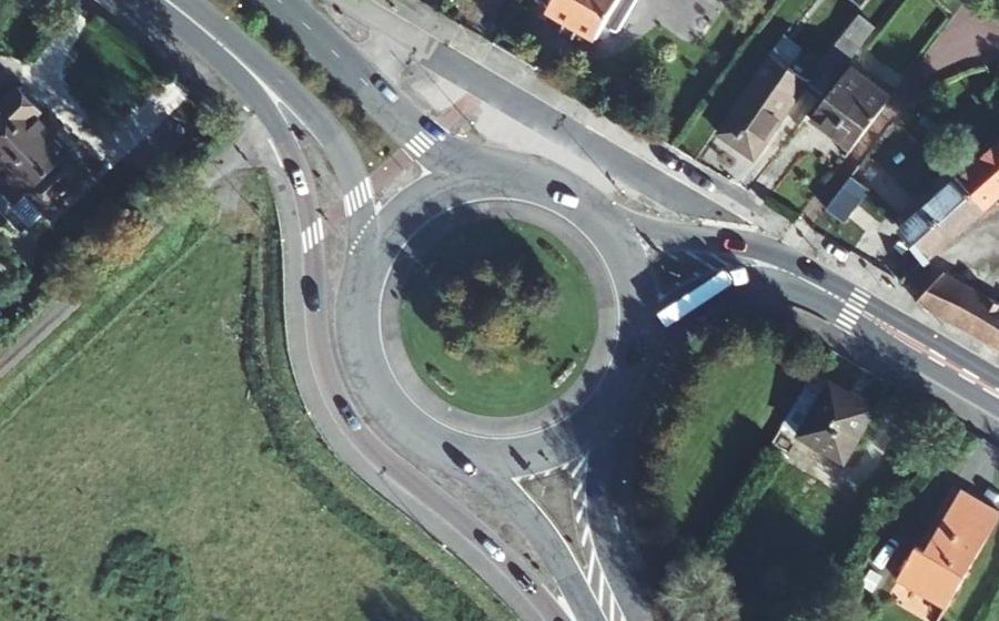 Vue aérienne du Rond-point anonyme n°26444554
