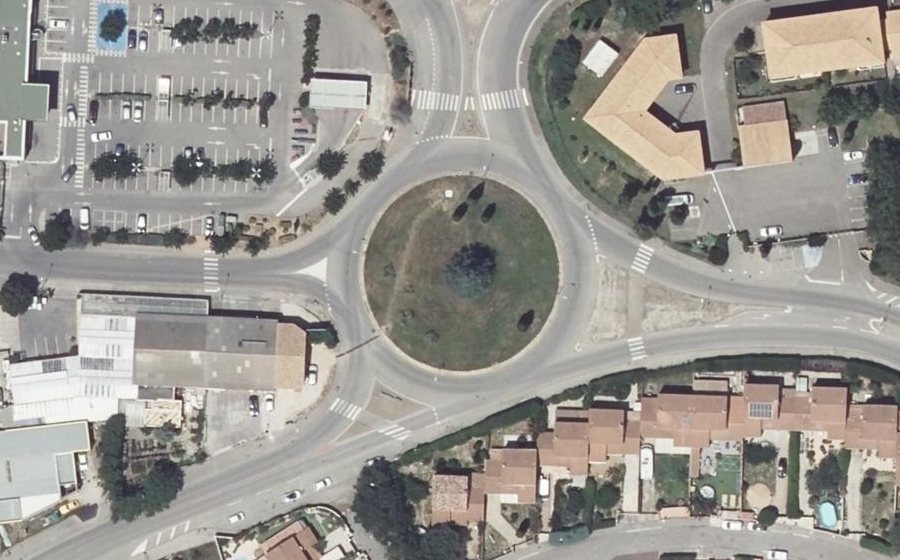 Vue aérienne du Rond-point anonyme n°26452939