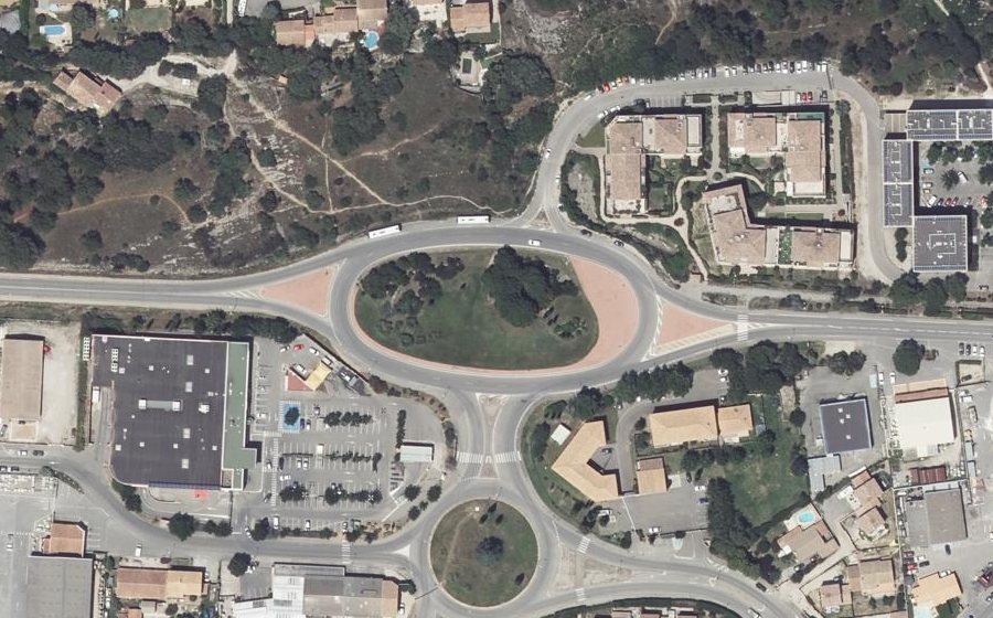 Vue aérienne du Rond-point anonyme n°26452940