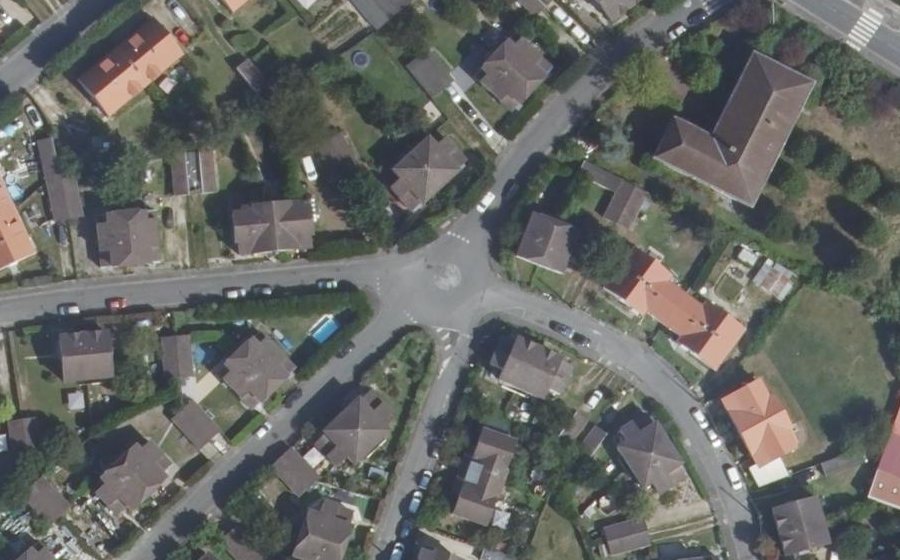 Vue aérienne du Rond-point anonyme n°264562892