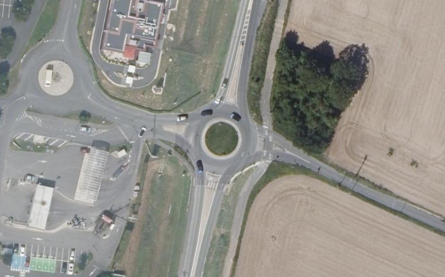 Vue aérienne du Rond-point anonyme n°26462434