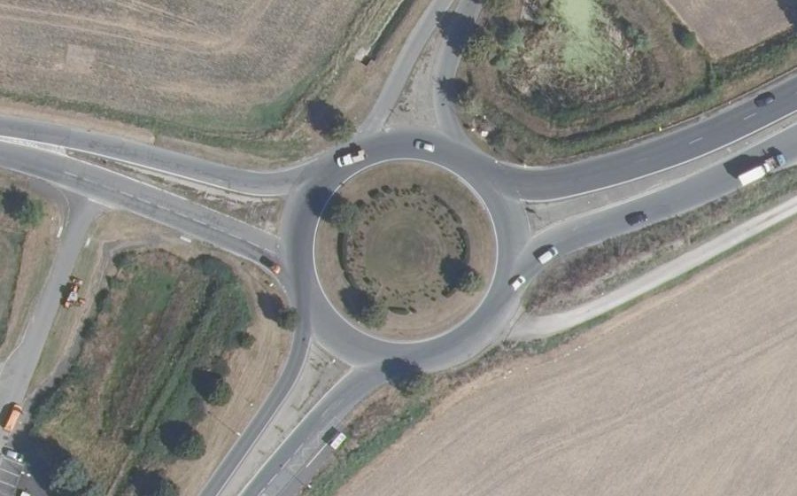 Vue aérienne du Rond-point anonyme n°26464639