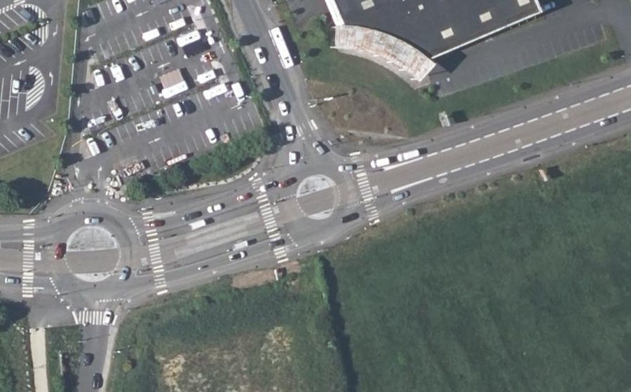 Vue aérienne du Rond-point anonyme n°26467430