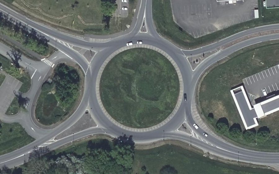 Vue aérienne du Rond-point anonyme n°26477657
