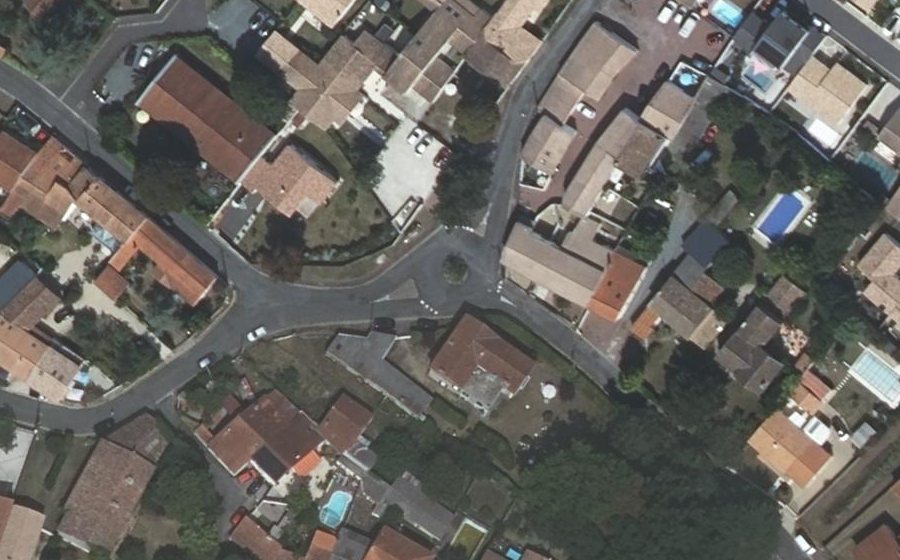 Vue aérienne du Rond-point anonyme n°26478341