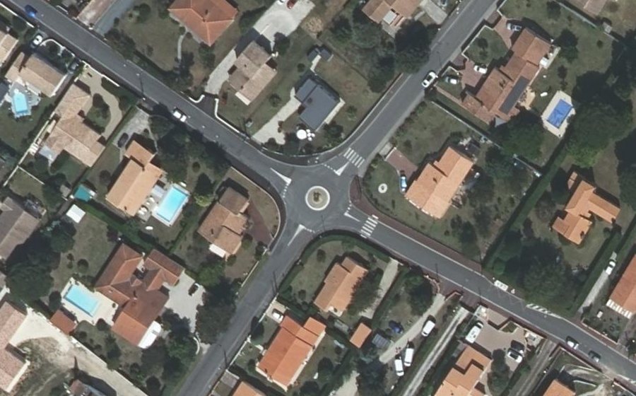 Vue aérienne du Rond-point anonyme n°26478351