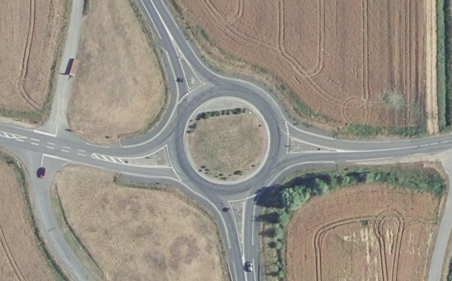 Vue aérienne du Rond-point anonyme n°264785317