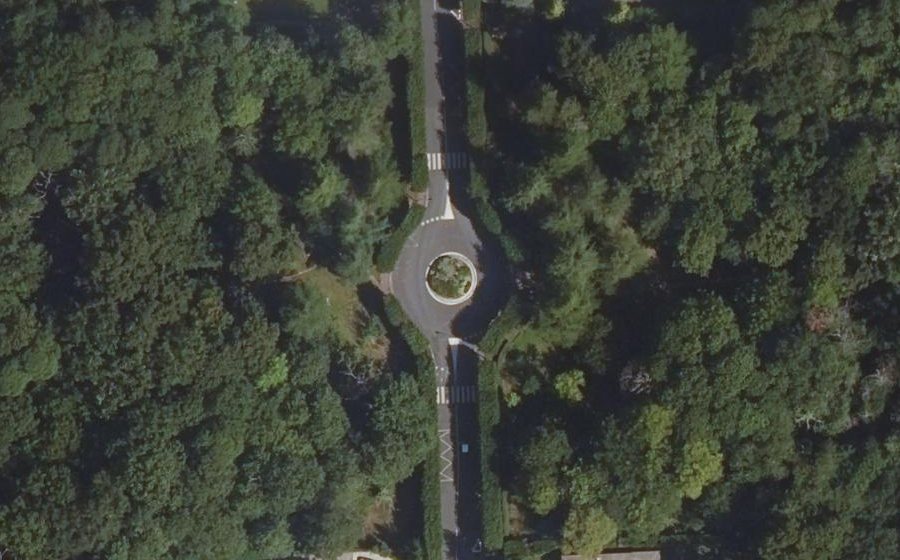 Vue aérienne du Rond-point anonyme n°264789033