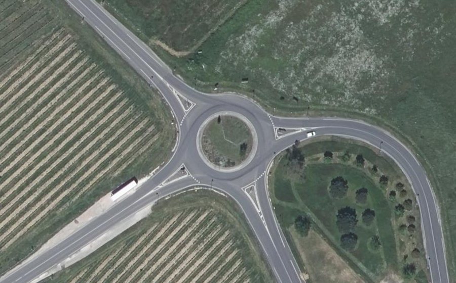 Vue aérienne du Rond-point anonyme n°26479119