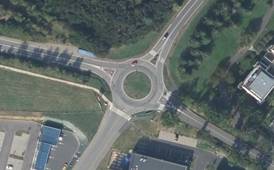 Vue aérienne du Rond-point anonyme n°26479218