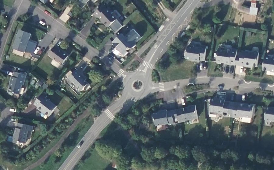 Vue aérienne du Rond-point anonyme n°26480455