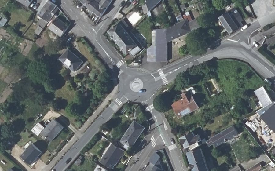 Vue aérienne du Rond-point anonyme n°264816622