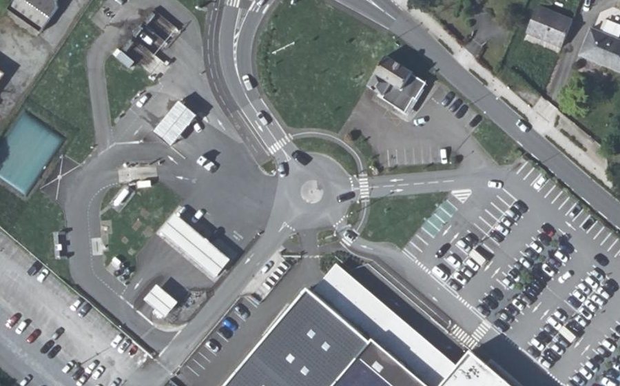 Vue aérienne du Rond-point anonyme n°264816623