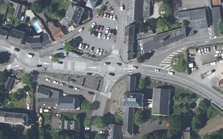 Vue aérienne du Rond-point anonyme n°264816629