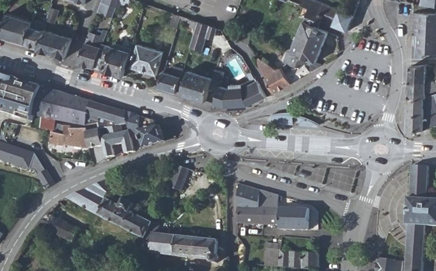 Vue aérienne du Rond-point anonyme n°264816630