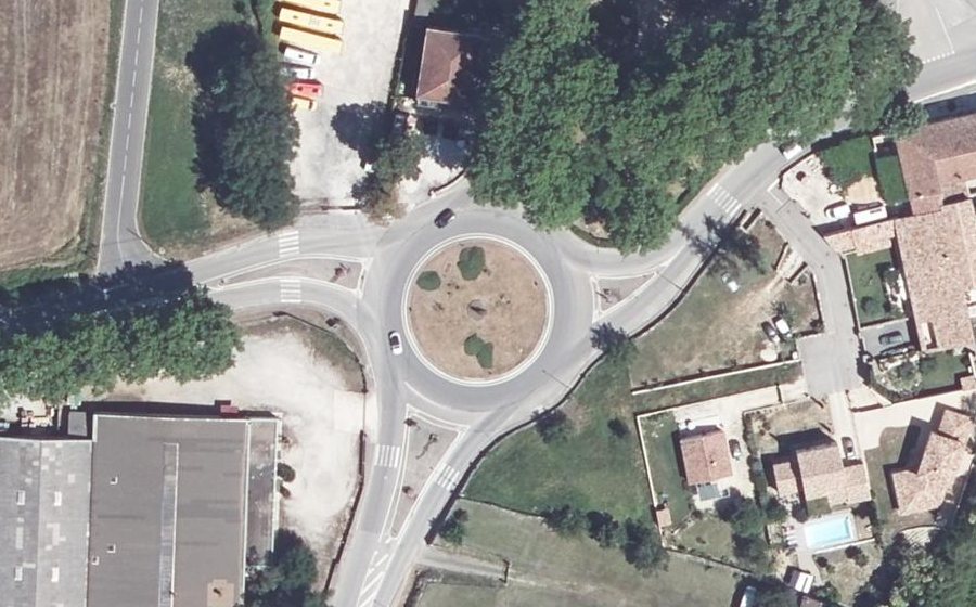 Vue aérienne du Rond-point anonyme n°26482200