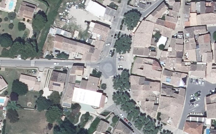 Vue aérienne du Rond-point anonyme n°264918028