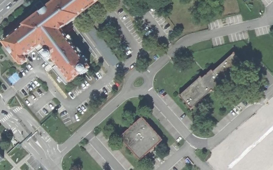 Vue aérienne du Rond-point anonyme n°26492878