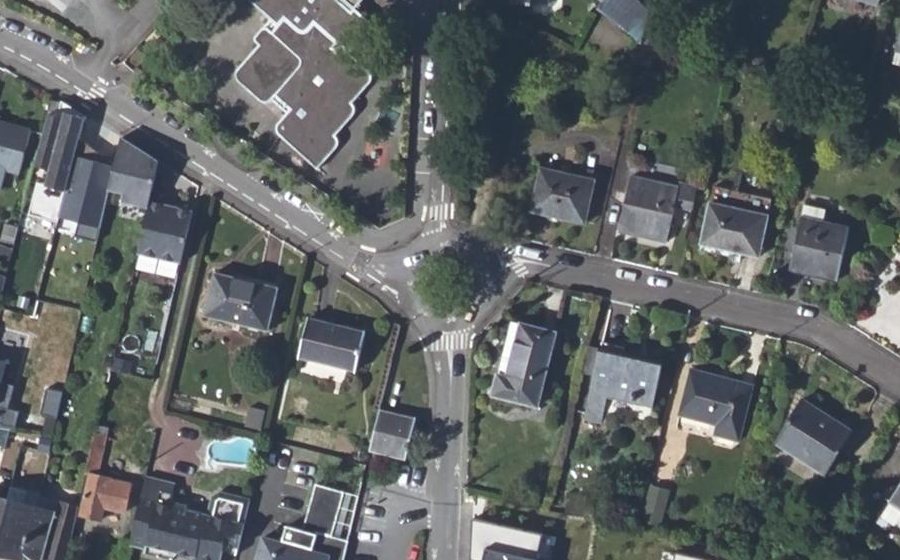 Vue aérienne du Rond-point anonyme n°264941814