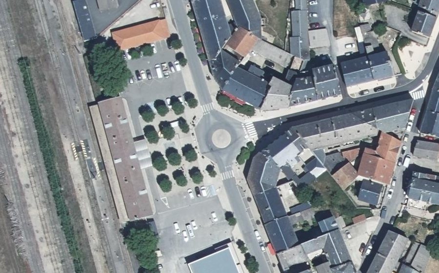 Vue aérienne du Rond-point anonyme n°26496723