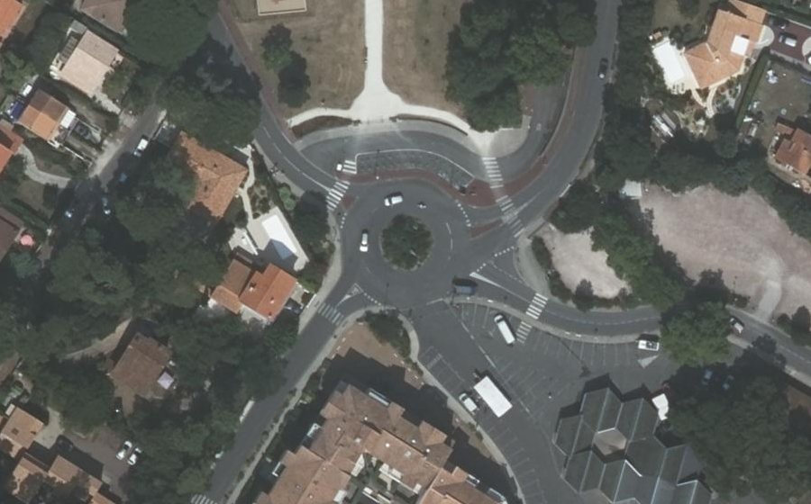 Vue aérienne du Rond-point anonyme n°26501778