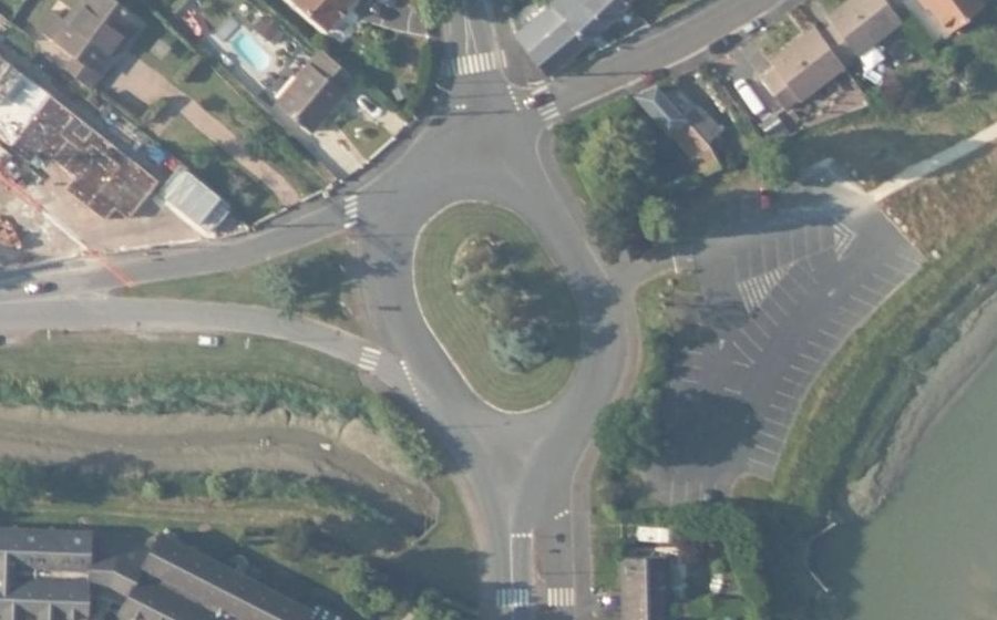 Vue aérienne du Rond-point anonyme n°26503824