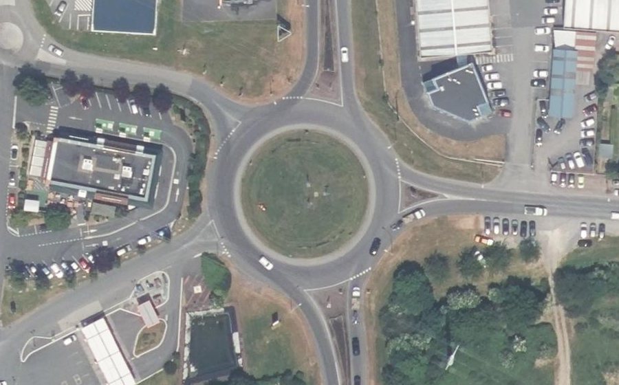 Vue aérienne du Rond-point anonyme n°26504266