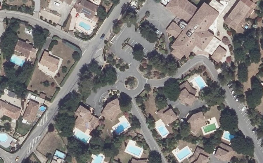 Vue aérienne du Rond-point anonyme n°265075356