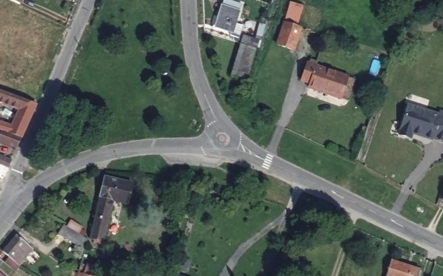 Vue aérienne du Rond-point anonyme n°265132119