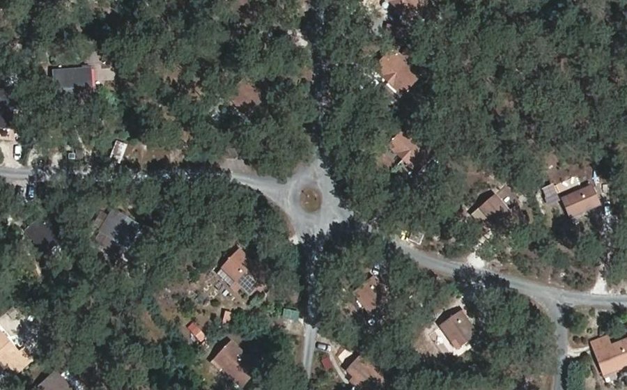 Vue aérienne du Rond-point anonyme n°26516338