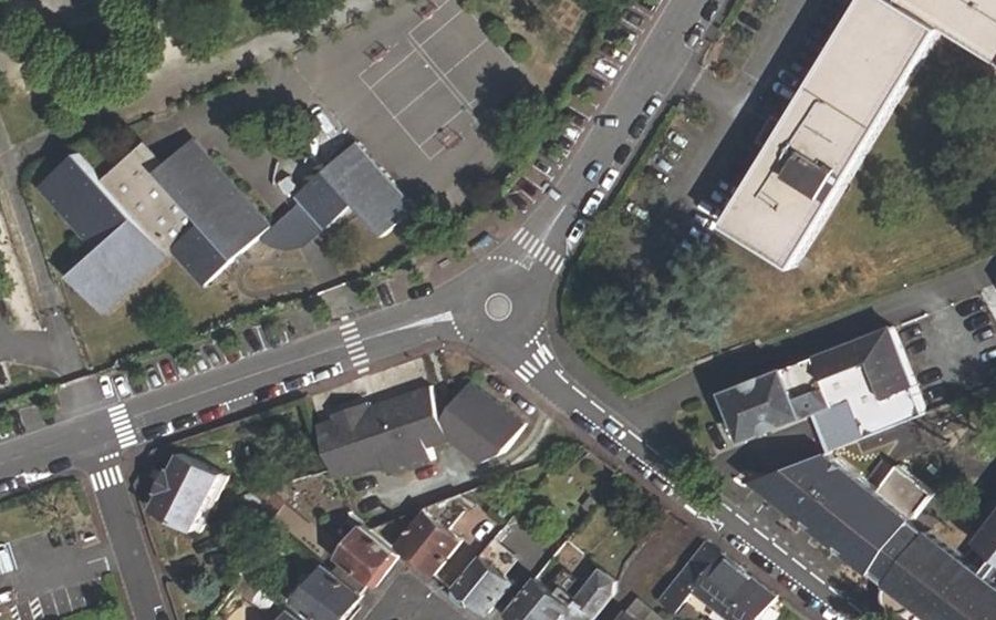 Vue aérienne du Rond-point anonyme n°26518095