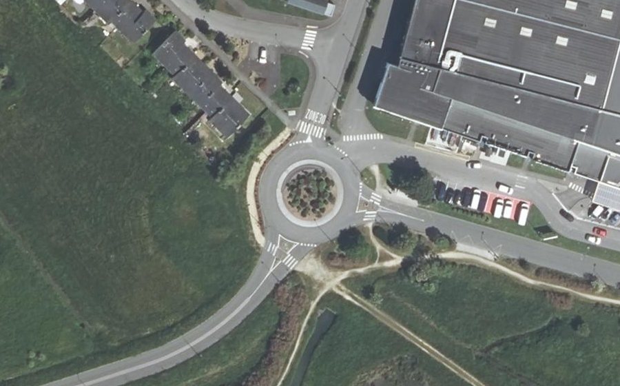 Vue aérienne du Rond-point anonyme n°265194190