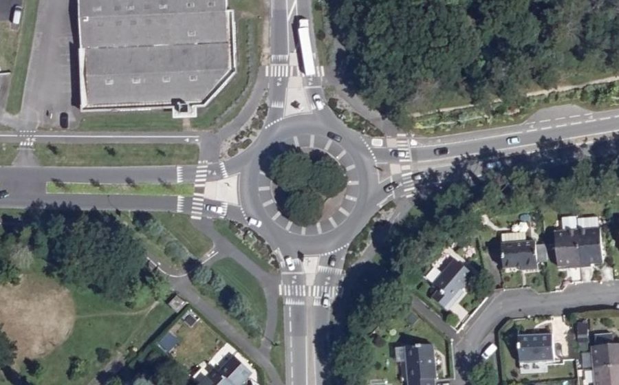 Vue aérienne du Rond-point anonyme n°26519760