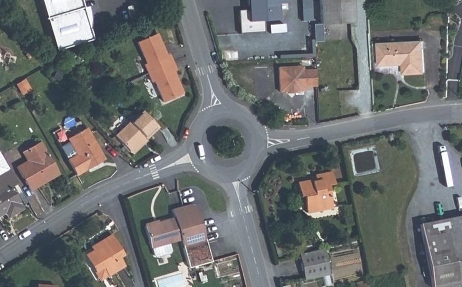 Vue aérienne du Rond-point anonyme n°26522051