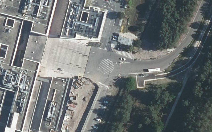 Vue aérienne du Rond-point anonyme n°265249072