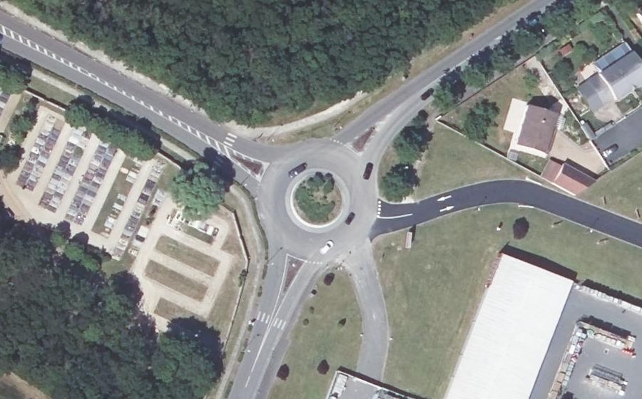 Vue aérienne du Rond-point anonyme n°26526047