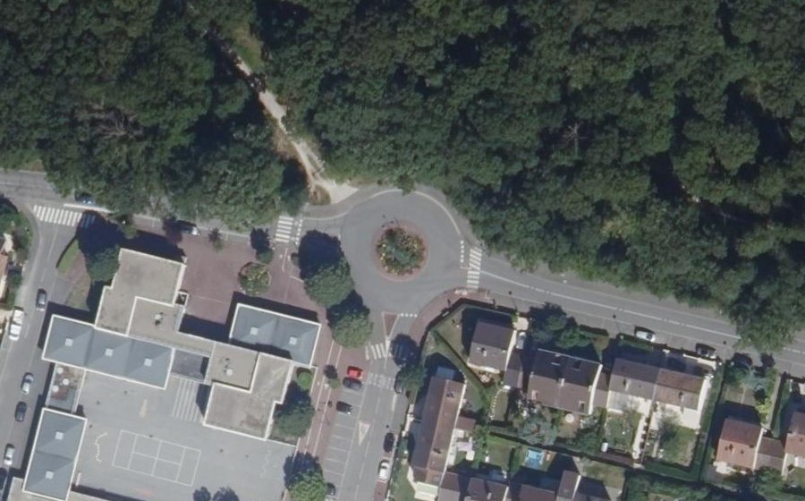 Vue aérienne du Rond-point anonyme n°26526251