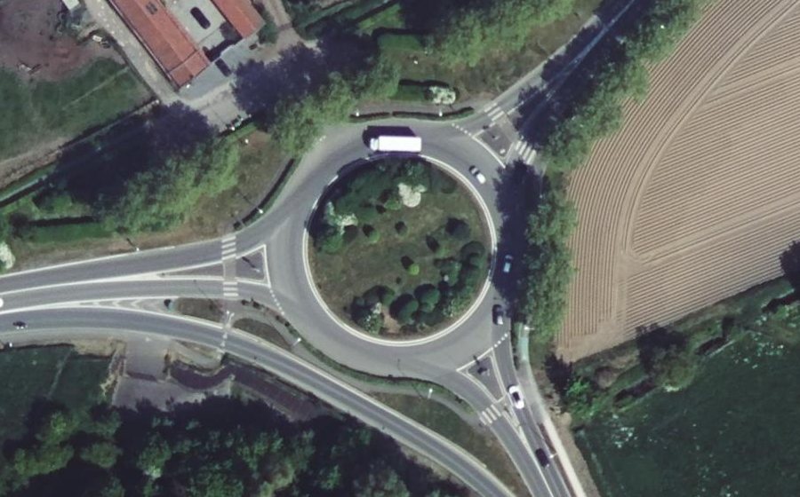 Vue aérienne du Rond-point anonyme n°26530139